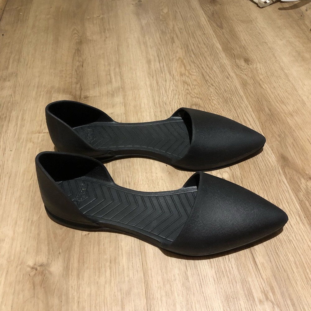 Waterproof women’s work flats